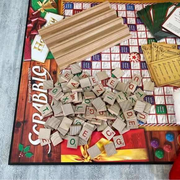 SCRABBLE Crossword Game Holiday Edition Christmas Fun Hasbro 2011 100% Complete - Picture 3 of 11